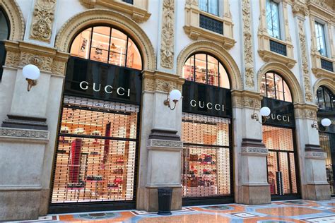 gucci chiude per coronavirus|Gucci Misses Forecasts After Sales Growth Slows.